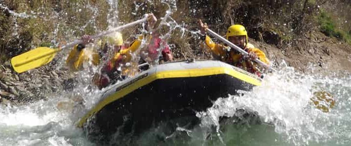 Rafting elv – illustration