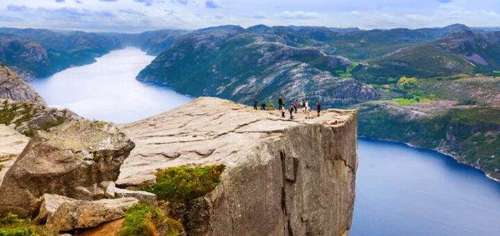 Tur til preikestolen? – illustration